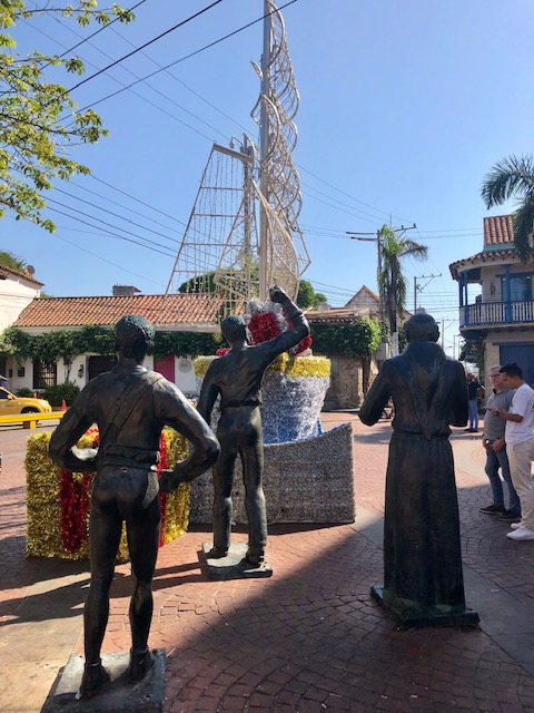things to do in cartagena, what to do in cartagena, cartagena turismo, tripadvisor cartagena, things to do in Cartagena, colombia, plaza de la trinidad, getsemani, places to stay in cartagena, sculpture of three men in front of a boat