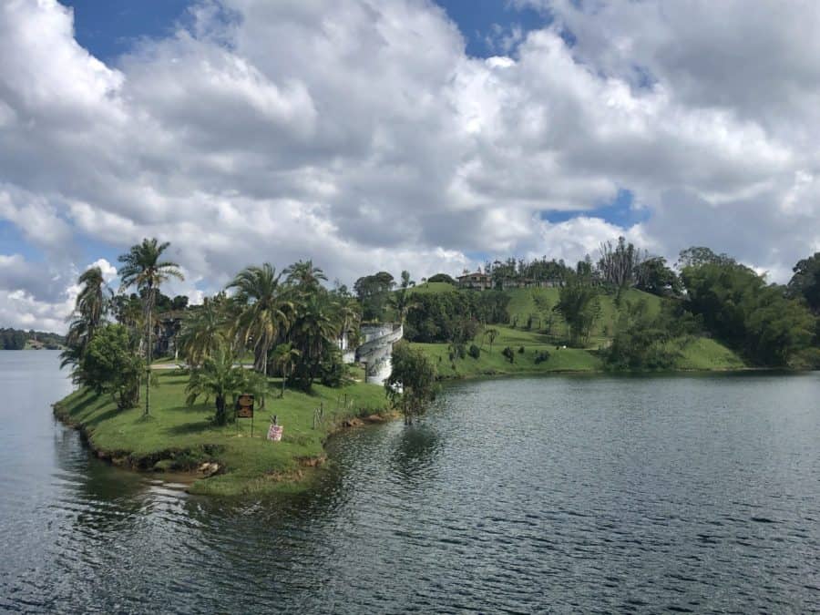 medellin, things to do in medellin, escobar, pablo escobar, Guatapé, Guatape colombia, day trips from medellin, guatape, places to visit in colombia, colombia tourist attractions, day trips from medellin, lush green property at the water