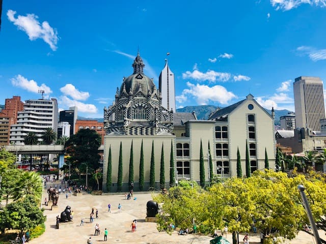 places to go in colombia, best places to visit in Colombia, colombia, colombia destinations, medellin, things to do in medellin, what to do in medellin, botero square, botero plaza, rafael uribe palace of culture