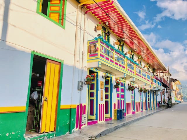 brightly colored buildings, places to go in colombia, best places to visit in Colombia, cartagena, colombia, colombia destinations, things to do in salento, cocora valley, calle real