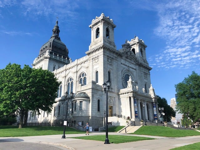 minneapolis sightseeing, visit minneapolis, minneapolis to do, things to do in minneapolis, what to do in minneapolis, minneapolis attractions, minneapolis basilica, basilica of St. Mary