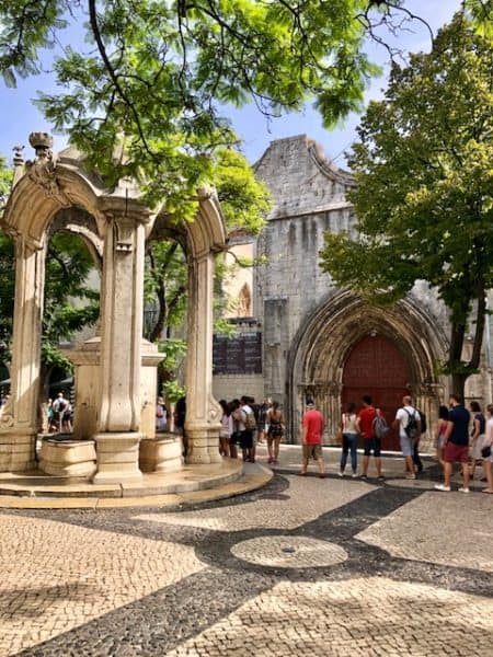 Carmo, Carmo Convent, Carmo Fountain, Carnation, revolution,  portugal, lisbon, pessoa, fun things to do in lisbon, things to do in lisbon, lisbon sightseeing, lisbon attractions, what to see in lisbon, visit lisbon, lisbon tours, lisbon portugal, santa justa, lift
