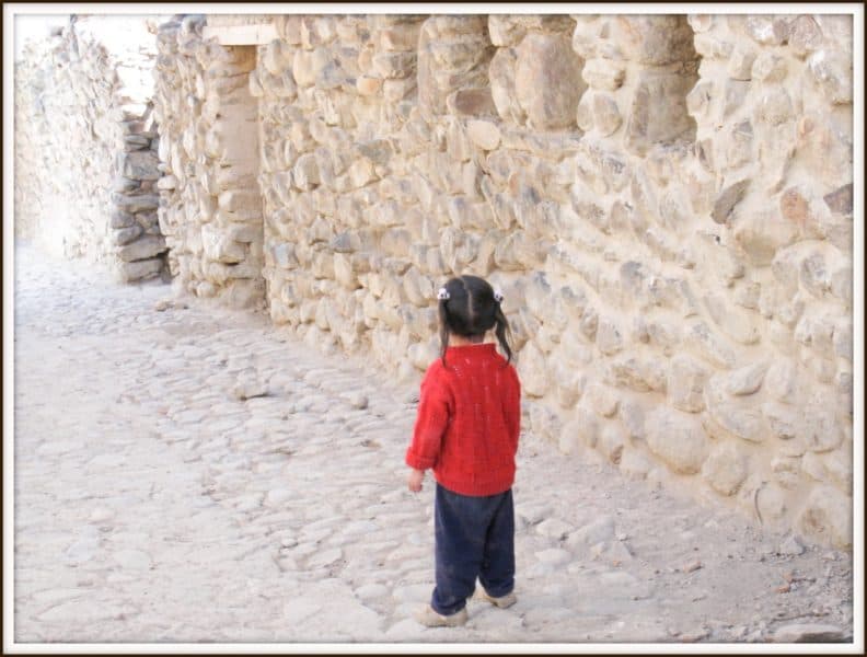 benefits of travel, benefits to traveling, why you should travel, why do people travel, why traveling is important, reason for traveling, ollantaytambo, peru, little girl with a red sweater
