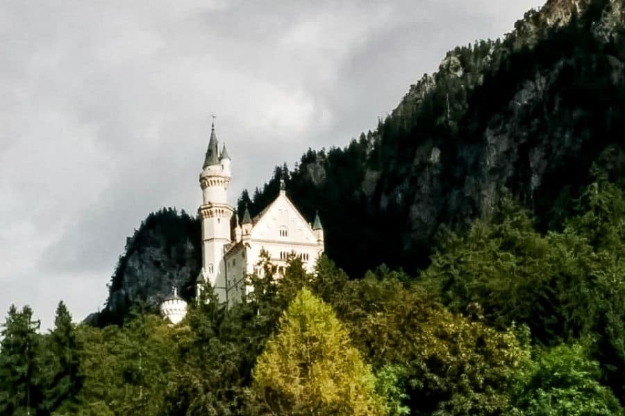 neuschwanstein castle, hohenschwangau, visit neuschwanstein, visiting neuschwanstein castle, castles in germany, day trips from munich, munich to neuschwanstein castle, meuschwanstein tickets, munich day trips, neuschwanstein castle tour, bavarian palace