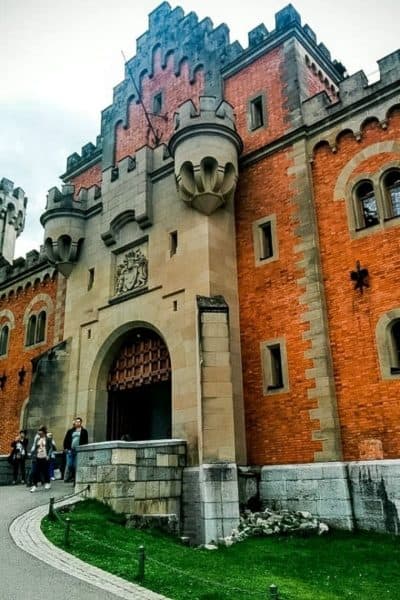 neuschwanstein castle, hohenschwangau, visit neuschwanstein, visiting neuschwanstein castle, castles in germany, day trips from munich, munich to neuschwanstein castle, meuschwanstein tickets, munich day trips, neuschwanstein castle tour