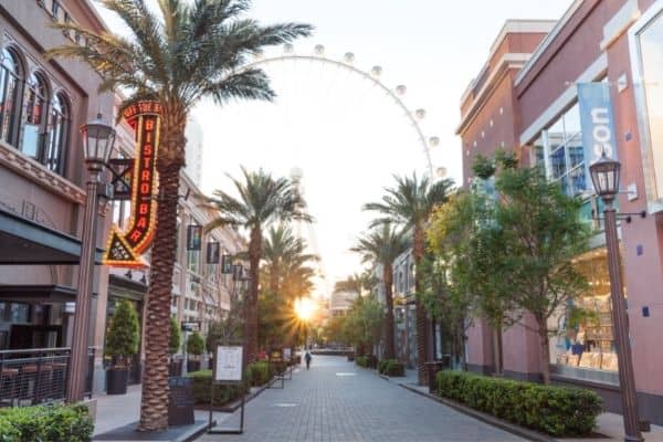 high roller, las vegas itinerary, las vegas must see, plan a trip to vegas, vegas trip planner, 2 day las vegas itinerary, 3 day las vegas itinerary, las vegas itinerary 2 days, planning a trip to las vegas, one day in las vegas, things to do on the las vegas strip, things to see in las veags, must do las vegas, free things to do in las vegas, fun things to do in vegas, las vegas activities, las vegas tourist attractions