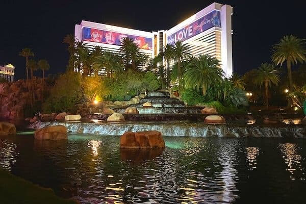 where to stay in las vegas, where to stay in vegas, where to stay in las vegas on the strip, where should I stay in vegas, where to stay in las vegas for cheap, where to stay in las vegas with a family, best hotel to stay in vegas, best hotels to stay at in vegas, best places to stay in las vegas, best neighborhood in las vegas, best places to stay vegas, places to stay in vegas, best places to stay in vegas, mirage, mirage hotel