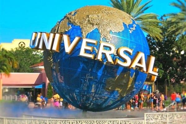 universal globe ball in fountain, universal, universal studios, disney world universal studios, universal studios orlando