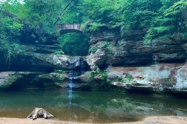 old mans cave trail, old mans cave, old mans cave hocking hills state park, hocking hills state park best hikes in the us, hardest hikes in the us, best places to hike in the us, best hiking, best hiking in the us, most beautiful hikes in the us, best hiking trails, best hiking in the usa, best hiking places in the usa, best hiking trails in oh