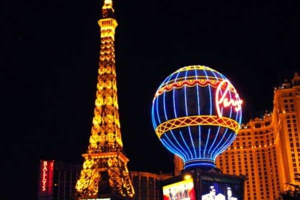 Eiffel Tower Replica, free things to do in las vegas, free stuff to do in las vegas, free things in vegas, top free things to do in ls vegas, las vegas free attractions, free stuff to do in vegas