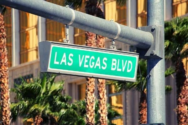 Las Vegas Blvd sign, free things to do in las vegas
