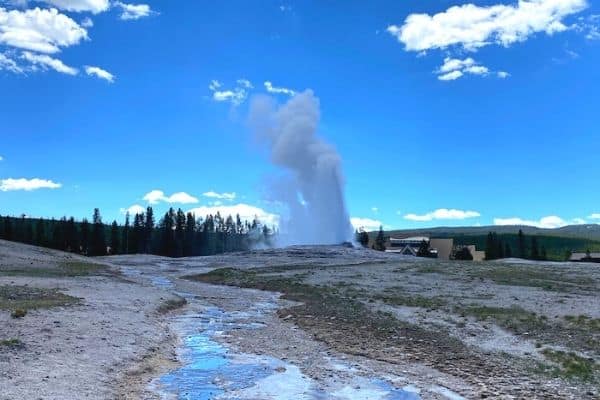 3 days in yellowstone, yellowstone in one day, yellowstone in 3 days, how many days at yellowstone, 2 days in yellowstone, one day at yellowstone
yellowstone national park itinerary, how many days to spend in yellowstone, how many days do you need in yellowstone, day trip to yellowstone
