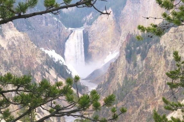 things to do in yellowstone, what to do in yellowstone, what to see at yellowstone, bears in yellowstone, planning a trip to yellowstone, yellowstone itineraries, accommodations in yellowstone, backpacking in yellowstone, are dogs allowed in yellowstone, yellowstone itinerary, best time to visit yellowstone national park, how many days at yellowstone, how many days to spend in yellowstone, how many days do you need in yellowstone