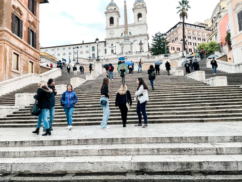spanish steps, people walking on the spanish steps, Rome in a weekend, a weekend in rome, 2 days in rome