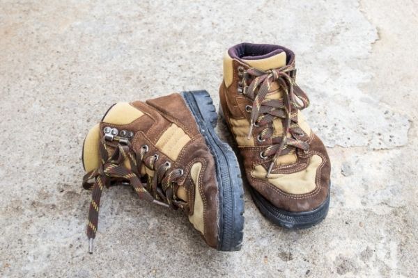 brown and tan hiking boots, hiking for beginners, beginner hikers, hiking gear for beginners
