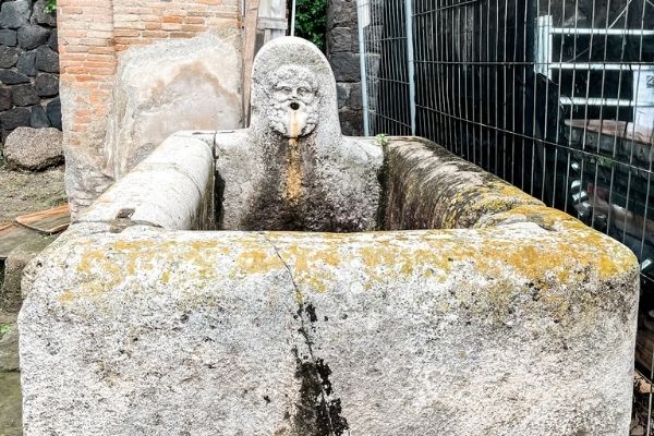 public fountain in herculaneum, herculaneum italy
