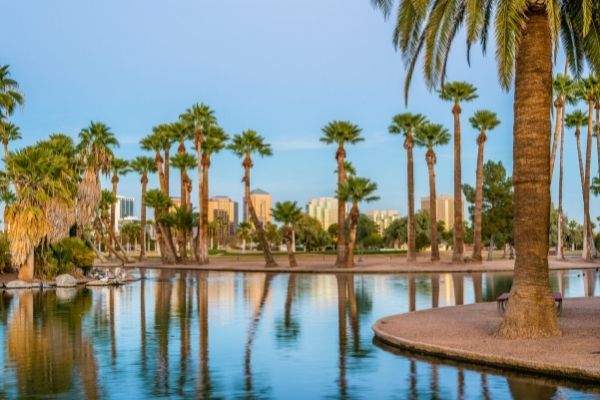 summer weather and palm trees in phoenix, best time to go to phoenix, phoenix in the summer