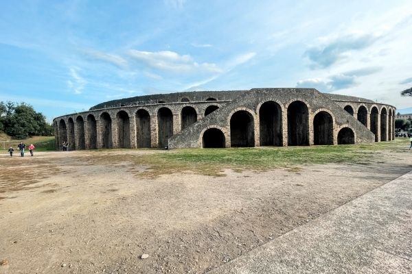 amphitheater of pompeii