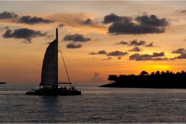 catamaran ride at sunset, things to do in cancun for adults, things to do in cancun for couples, cancun at night