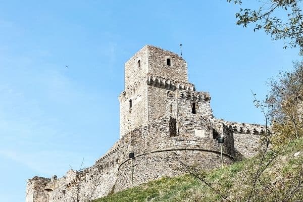 rocca maggiore on hill, visit umbria