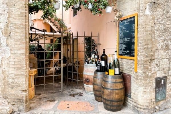 outside of restaurant in assisi, best towns in umbria