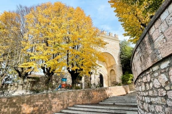 gate entrance of assisi, best towns in umbria
