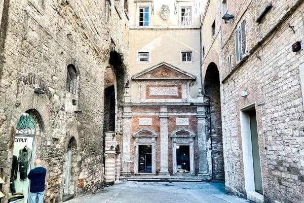 small street in perugia, best towns in perugia