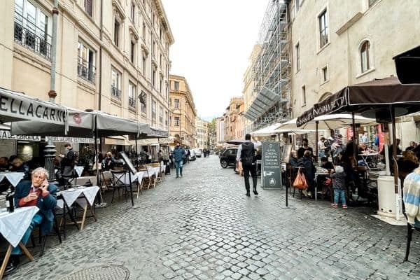 main road of jewish ghetto, outdoor restaurants, jewish ghetto restaurants rome