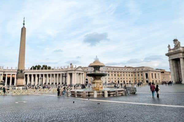 st peter's square, visit the vatican, entrance vatican museum