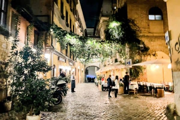 outdoor seating of restaurant at night, best restaurants in trastevere, best trastevere restaurants