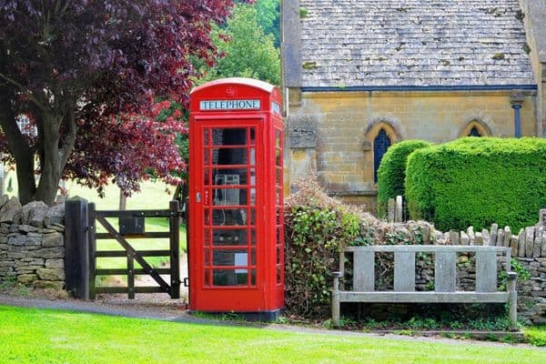old phone booth in cotswold, day trip from london to cotswold