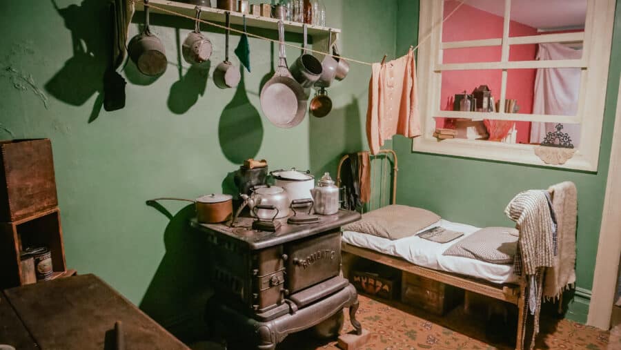 tenement apartment kitchen, ny tenement museum