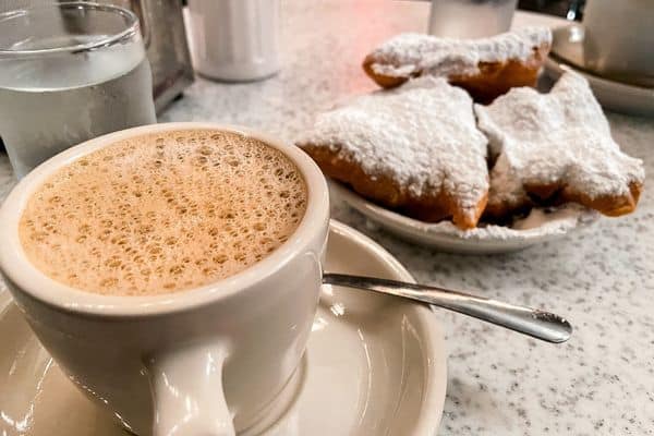 cafe du mond, beignets, beignets and coffee, chicory coffee
