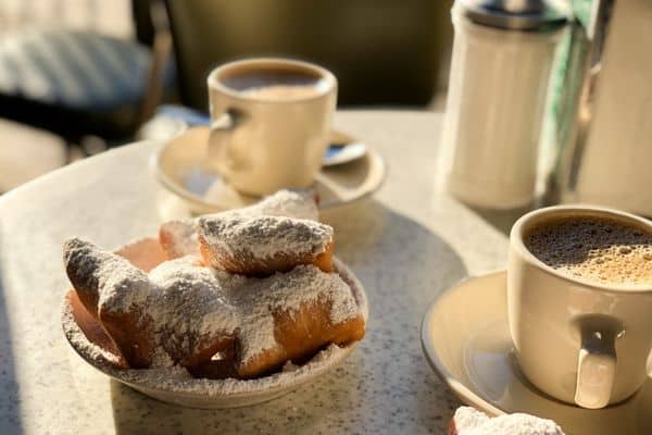 coffee and beignets at cafe du monde