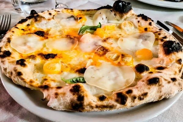 pizza, yellow tomato and cheese, best pizza in sorrento, best restaurants in sorrento, cafes in sorrento