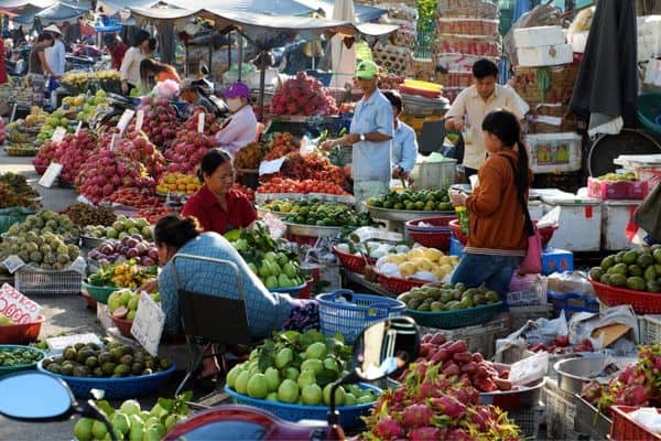 market in ho chi minh city, vegetable vendors, what to do in ho chi minh, attractions in ho chi minh, shopping in ho chi minh city 