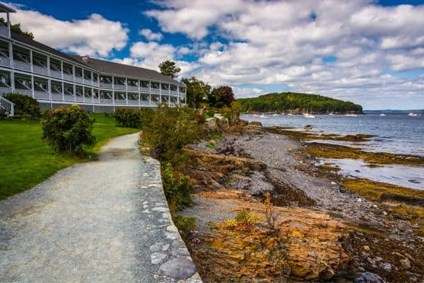 walkway behind the hotel along the harbor, hotel in the background, lodging near acadia national park, places to stay in acadia national park