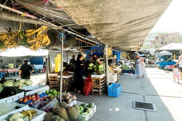 san ignacio market, many vendors selling fruits and vegetables 