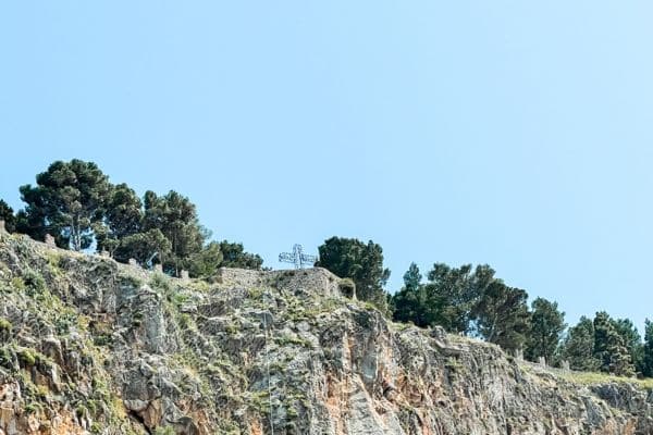 la rocca, view looking up at the famous rock, small trees growing on the rock, what to do in cefalu, things to do in cefalu