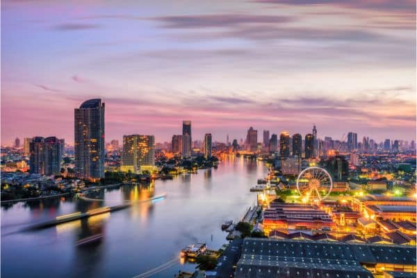 bangkok cityscape at sunset, purple and pink streaking skies, living in bangkok, bangkok living, lifestyle in bangkok, expat life in bangkok