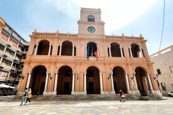 piazza della repubblica, building in the main part of the square, things to do marsala, things to do in marsala, marsala italy
