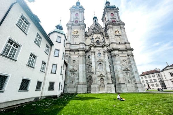 abbey church outside, beautiful green lawn, st gallen things to do, saint gall